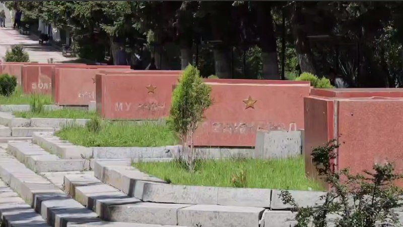Похищенные буквы с мемориала «Мать Армения» в Гюмри найдены в мусорном баке